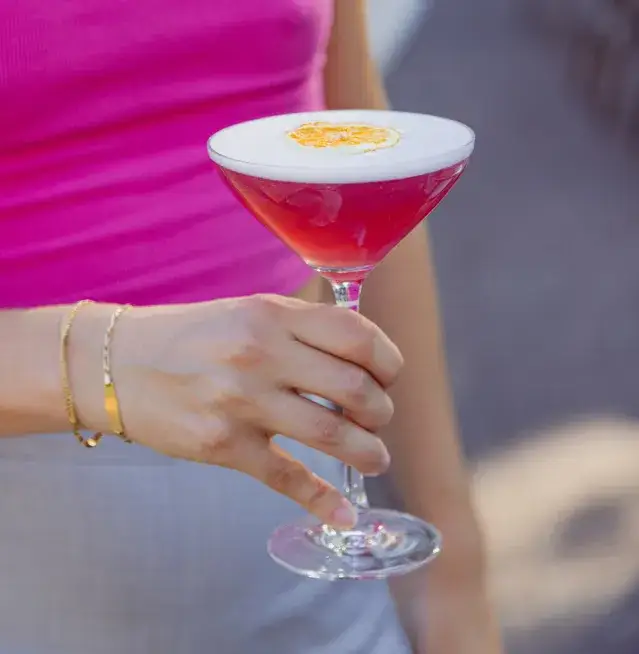 Close-Up d'un verre dans une main